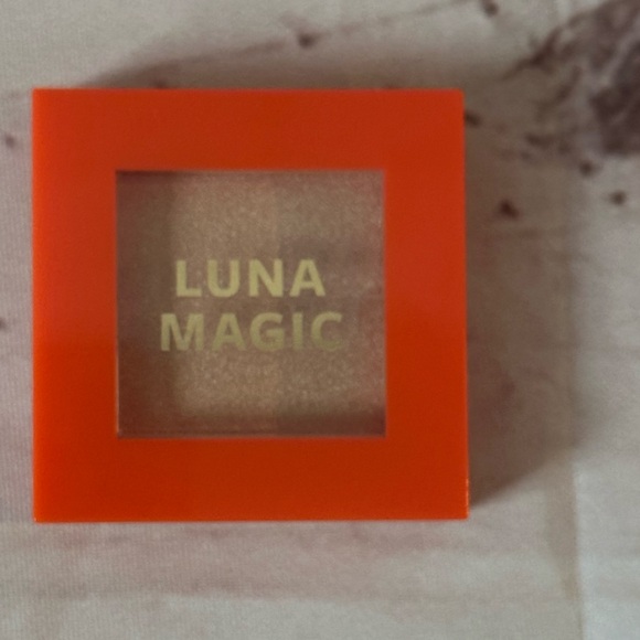 Luna Magic Powder Highlighter Tulum .11oz - Picture 4 of 7